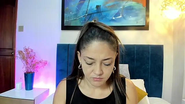 EloiseQuinn online show from December 18, 2025, 2:32 pm