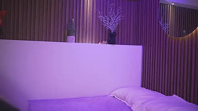 Camila dupont online show from April 7, 2026, 3:30 am