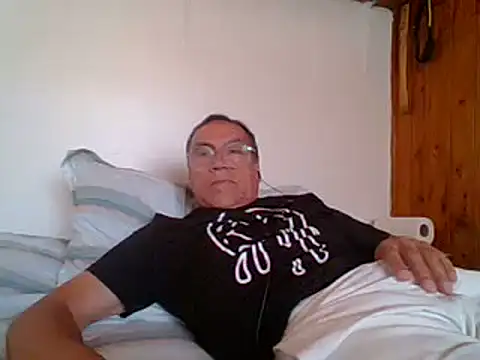 Snapshot of santiagon2015 chatting on January 10, 2025, 7:32 pm santiagon2015 online show from January 10, 2025, 7:32 pm