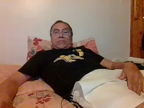 Snapshot of santiagon2015 chatting on December 25, 2024, 1:42 am santiagon2015 online show from December 25, 2024, 1:42 am