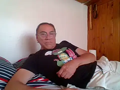 Snapshot of santiagon2015 chatting on February 12, 2025, 5:58 pm santiagon2015 online show from February 12, 2025, 5:58 pm