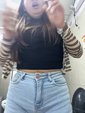 Snapshot of lunagonzales_lima_2007 chatting on January 7, 2026, 5:29 pm lunagonzales lima 2007 online show from January 7, 2026, 5:29 pm