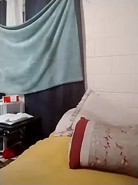 Snapshot of k1oudE chatting on March 25, 2026, 5:40 am k1oudE online show from March 25, 2026, 5:40 am