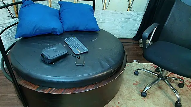 Snapshot of MarcoVitto chatting on October 5, 2025, 11:34 am MarcoVitto online show from October 5, 2025, 11:34 am