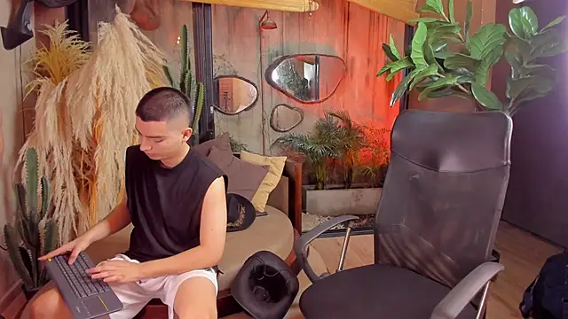 Snapshot of MarcoVitto chatting on November 14, 2025, 8:34 pm MarcoVitto online show from November 14, 2025, 8:34 pm