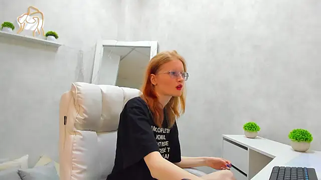 Snapshot of ElizabethHarpper chatting on March 10, 2025, 8:17 am ElizabethHarpper online show from March 10, 2025, 8:17 am