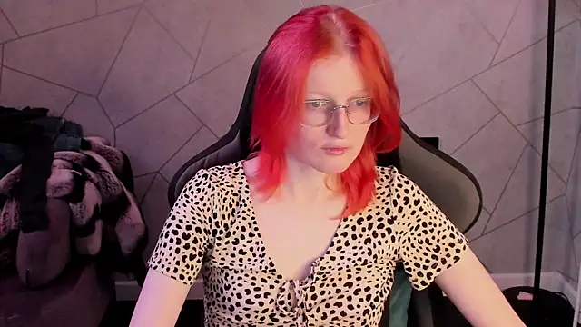 ElizabethHarpper online show from February 2, 2026, 9:41 am