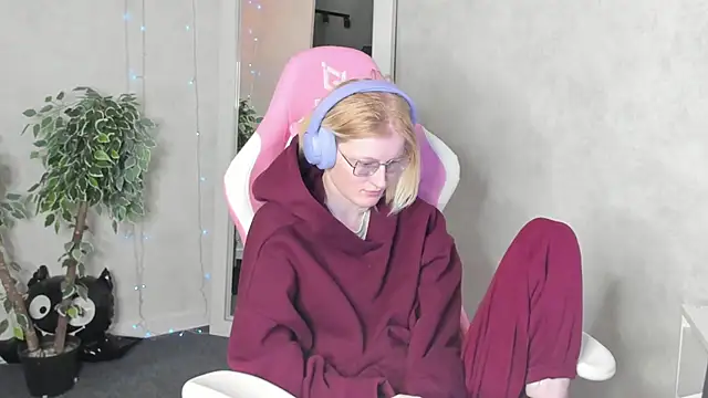 ElizabethHarpper online show from December 1, 2025, 1:06 am