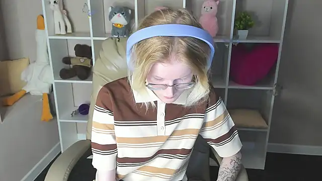 ElizabethHarpper online show from December 17, 2025, 12:59 am