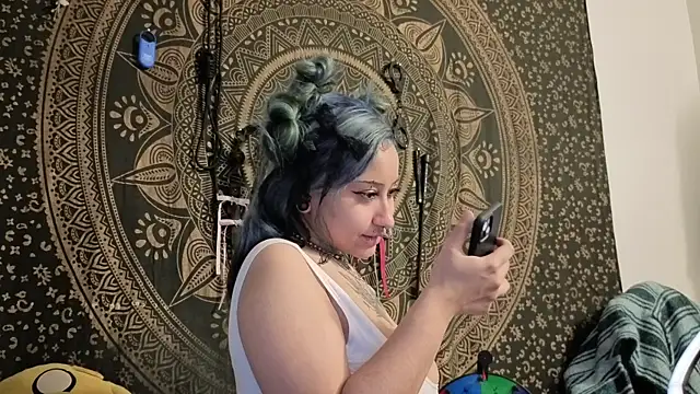 deluxxxeblu online show from December 14, 2025, 4:51 am