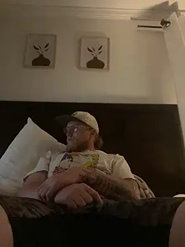 Snapshot of tcadle1824 chatting on April 3, 2026, 2:18 am tcadle1824 online show from April 3, 2026, 2:18 am