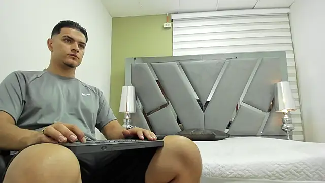 DAVID VICTORIAA online show from May 23, 2026, 1:10 pm