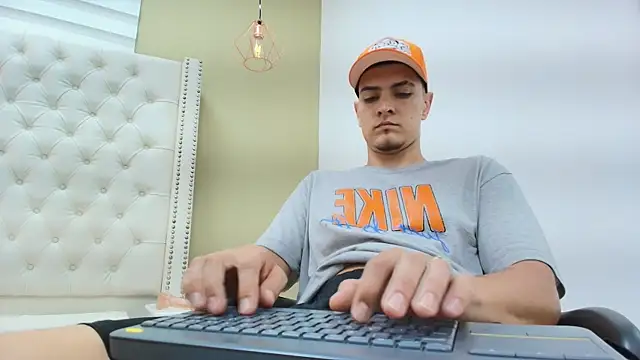 DAVID VICTORIAA online show from January 5, 2026, 5:27 pm