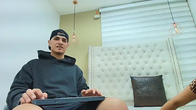 DAVID VICTORIAA online show from January 10, 2026, 1:06 pm