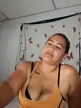 Snapshot of Abigail_BigTits chatting on January 24, 2025, 3:32 am Abigail BigTits online show from January 24, 2025, 3:32 am