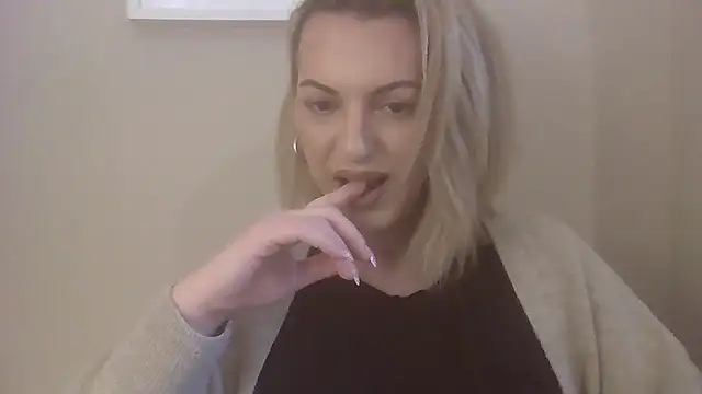 Snapshot of Gigi-Honey chatting on December 17, 2025, 1:38 pm Gigi-Honey online show from December 17, 2025, 1:38 pm