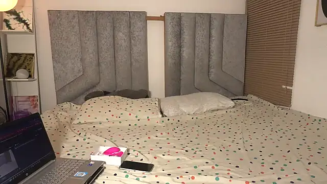 womantall99 online show from March 9, 2026, 11:58 am