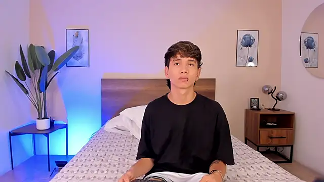 Snapshot of Brian-Ausslos chatting on November 30, 2025, 4:35 am Brian-Ausslos online show from November 30, 2025, 4:35 am