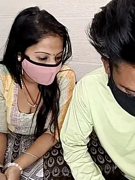 Snapshot of Best-Couple chatting on March 8, 2025, 8:33 am Best-Couple online show from March 8, 2025, 8:33 am