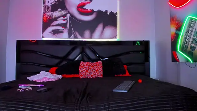 Snapshot of AlexaWatson_ chatting on February 11, 2025, 6:22 pm AlexaWatson online show from February 11, 2025, 6:22 pm