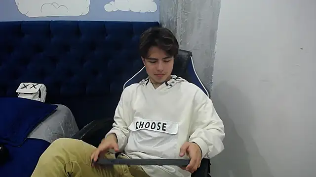 Snapshot of CollinStone chatting on February 20, 2025, 8:14 pm CollinStone online show from February 20, 2025, 8:14 pm