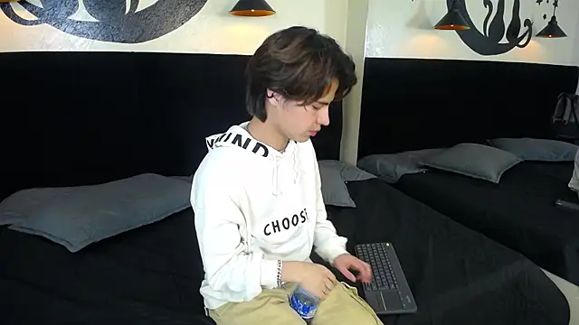 Snapshot of CollinStone chatting on February 12, 2025, 8:40 pm CollinStone online show from February 12, 2025, 8:40 pm