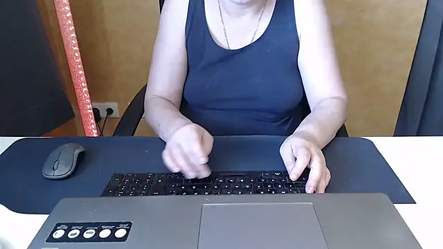 Sweet Phoenix online show from July 4, 2026, 9:04 am