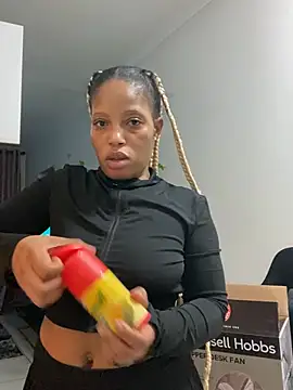 Thando04 online show from February 5, 2026, 5:42 pm