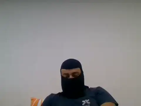 Snapshot of couple-tuga chatting on November 8, 2025, 5:05 pm couple-tuga online show from November 8, 2025, 5:05 pm