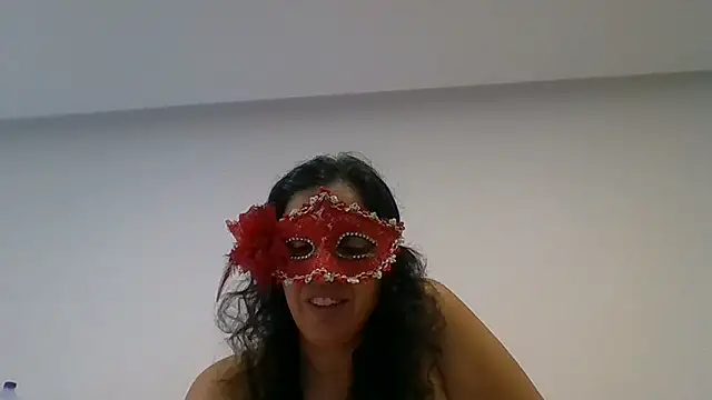 couple-tuga online show from May 19, 2026, 9:49 am