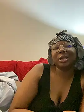 Snapshot of DamnBubbles chatting on January 25, 2025, 8:10 am DamnBubbles online show from January 25, 2025, 8:10 am