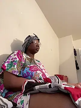 Snapshot of DamnBubbles chatting on March 13, 2025, 9:37 pm DamnBubbles online show from March 13, 2025, 9:37 pm