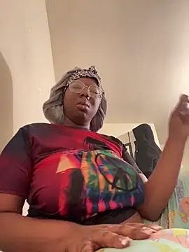 Snapshot of DamnBubbles chatting on February 6, 2025, 12:22 am DamnBubbles online show from February 6, 2025, 12:22 am