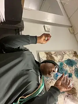 Snapshot of DamnBubbles chatting on January 19, 2025, 4:01 am DamnBubbles online show from January 19, 2025, 4:01 am