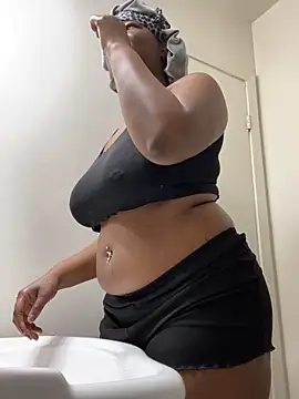 Snapshot of DamnBubbles chatting on January 24, 2025, 4:28 pm DamnBubbles online show from January 24, 2025, 4:28 pm