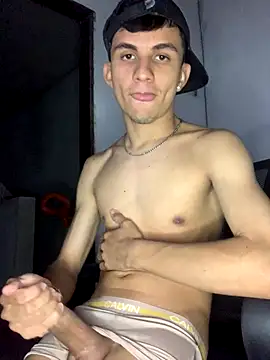 gabrielzinnnn085 online show from November 13, 2025, 10:24 pm