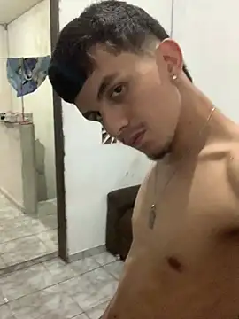 gabrielzinnnn085 online show from May 24, 2026, 8:53 pm