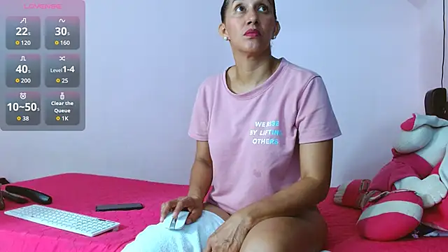 latinabueno41 online show from October 16, 2025, 12:41 am