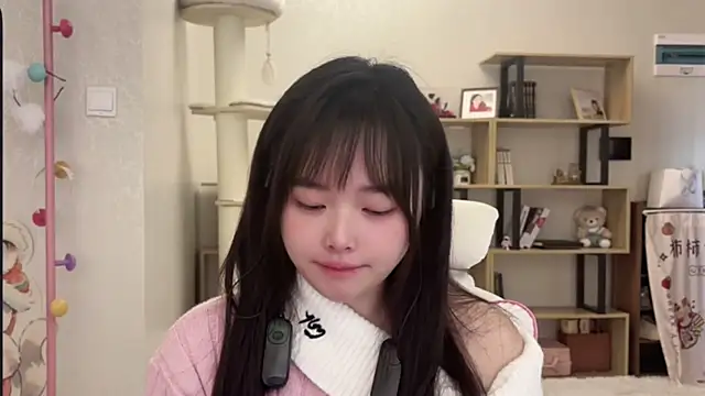 Chenjing0 online show from December 15, 2025, 4:18 am