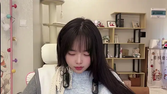 Chenjing0 online show from December 19, 2025, 4:05 am