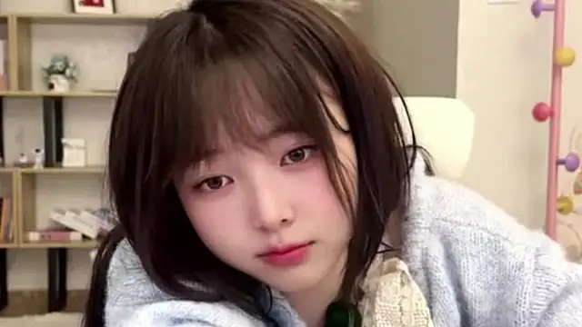 Snapshot of Chenjing0 chatting on April 18, 2026, 1:35 pm Chenjing0 online show from April 18, 2026, 1:35 pm