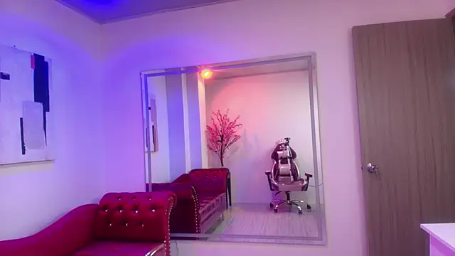 Snapshot of Katiie_amber chatting on January 7, 2025, 10:19 pm Katiie amber online show from January 7, 2025, 10:19 pm