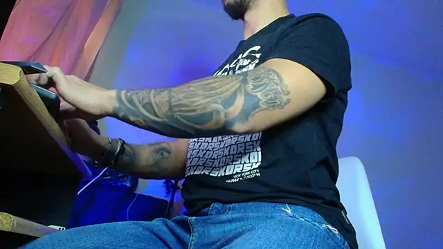 XanderCage99 online show from December 2, 2025, 9:11 am