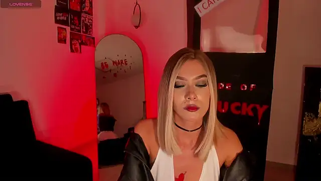 NiaSalvatore online show from October 24, 2025, 10:20 pm