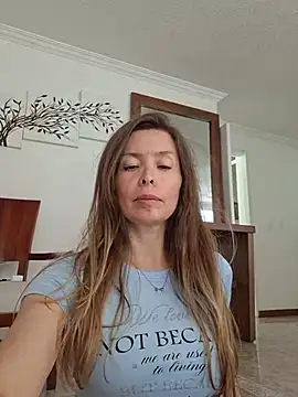 Snapshot of karina_warthon chatting on May 24, 2026, 5:35 pm karina warthon online show from May 24, 2026, 5:35 pm