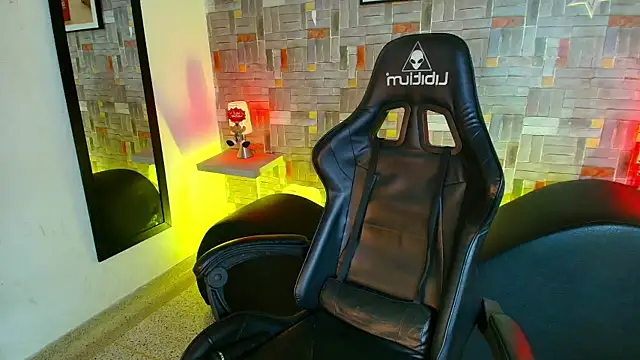 Snapshot of katy_handerson chatting on January 8, 2026, 8:37 pm katy handerson online show from January 8, 2026, 8:37 pm