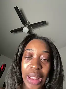 Snapshot of PrettypetitePrincess chatting on March 8, 2025, 3:39 am PrettypetitePrincess online show from March 8, 2025, 3:39 am