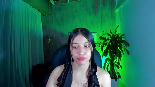 Snapshot of Brittany__18 chatting on January 14, 2025, 7:32 pm Brittany 18 online show from January 14, 2025, 7:32 pm