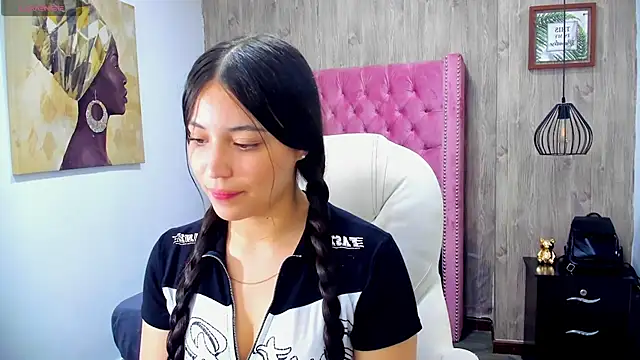 Snapshot of Brittany__18 chatting on January 19, 2025, 6:32 pm Brittany 18 online show from January 19, 2025, 6:32 pm