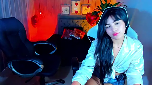 Snapshot of Brittany__18 chatting on February 13, 2025, 9:17 pm Brittany 18 online show from February 13, 2025, 9:17 pm